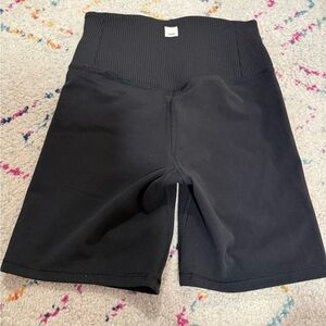 Vuori biker shorts spandex, wide band, size small, never worn